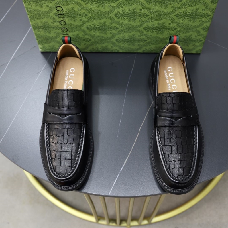 G*u*i leather shoes